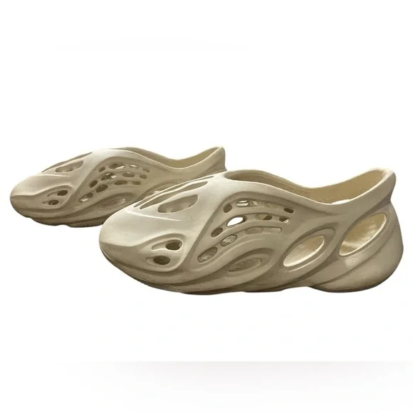 YEEZY FOAMRUNNER - Picture 2 of 4